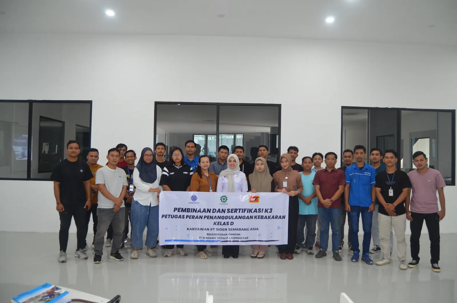 Beda Sertifikasi K3 Ketinggian TKPK vs TKBT Kemnaker RI: Mana yang Anda Butuhkan?