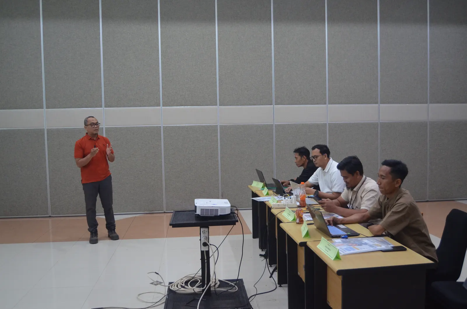 Kewajiban Sertifikasi Operator Forklift & SIO Kemnaker per Permenaker No. 8 Tahun 2020